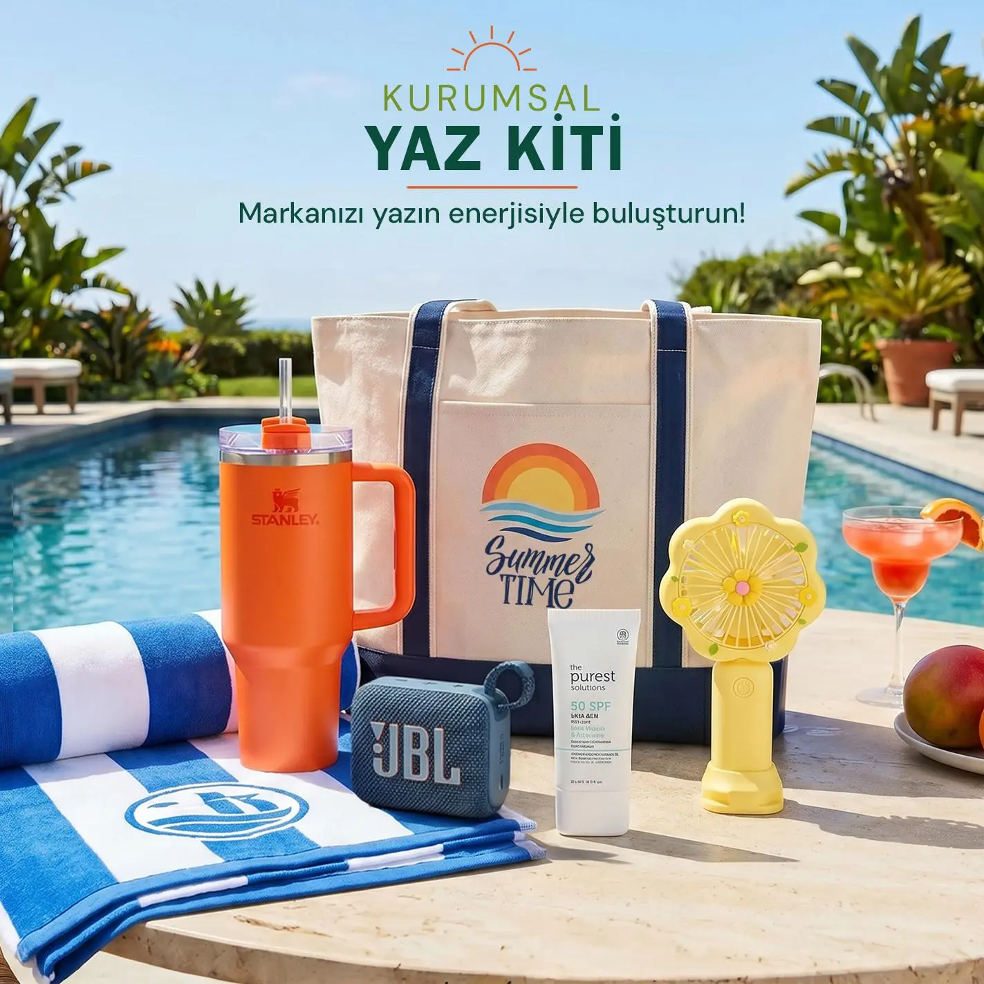 TOPTAN POWERBANK YAZ-2702 Kurumsal Hediye Setleri ve Welcome Kitler - Termos kupa, plaj çantası, havlu, Bluetooth hoparlör, güneş kremi ve mini fan içeren yaza merhaba konseptli kurumsal hediye seti.