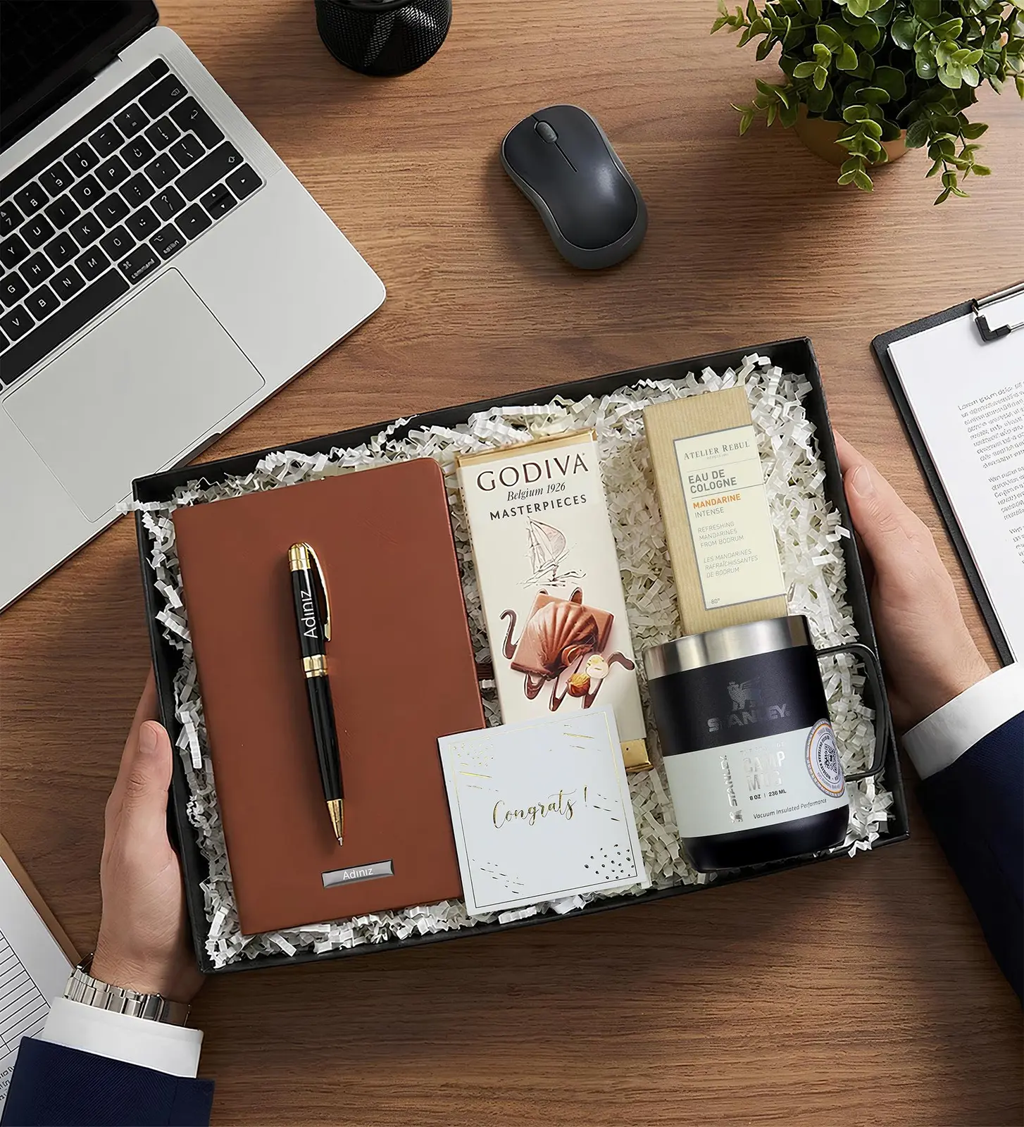 TOPTAN POWERBANK YIT-2101 Kurumsal Hediye Setleri ve Welcome Kitler - Notebook, kalem, çikolata, filtre kahve, kişisel bakım ürünü ve tebrik kartı içeren yeni i̇ş & terfi konseptli kurumsal hediye seti.